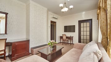 Suíte superluxo, 1 cama de casal e sofá-cama | 1 quarto, frigobar, cofres nos quartos, escrivaninha