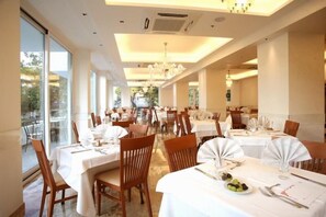Breakfast, lunch, dinner served; Italian cuisine  - Hotel Fantasy (Riccione)