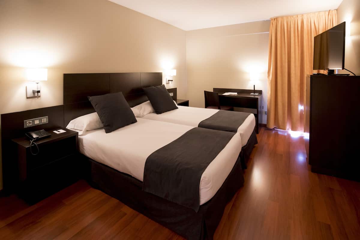 Peralatan tempat tidur premium, katil Tempur-Pedic, bar mini