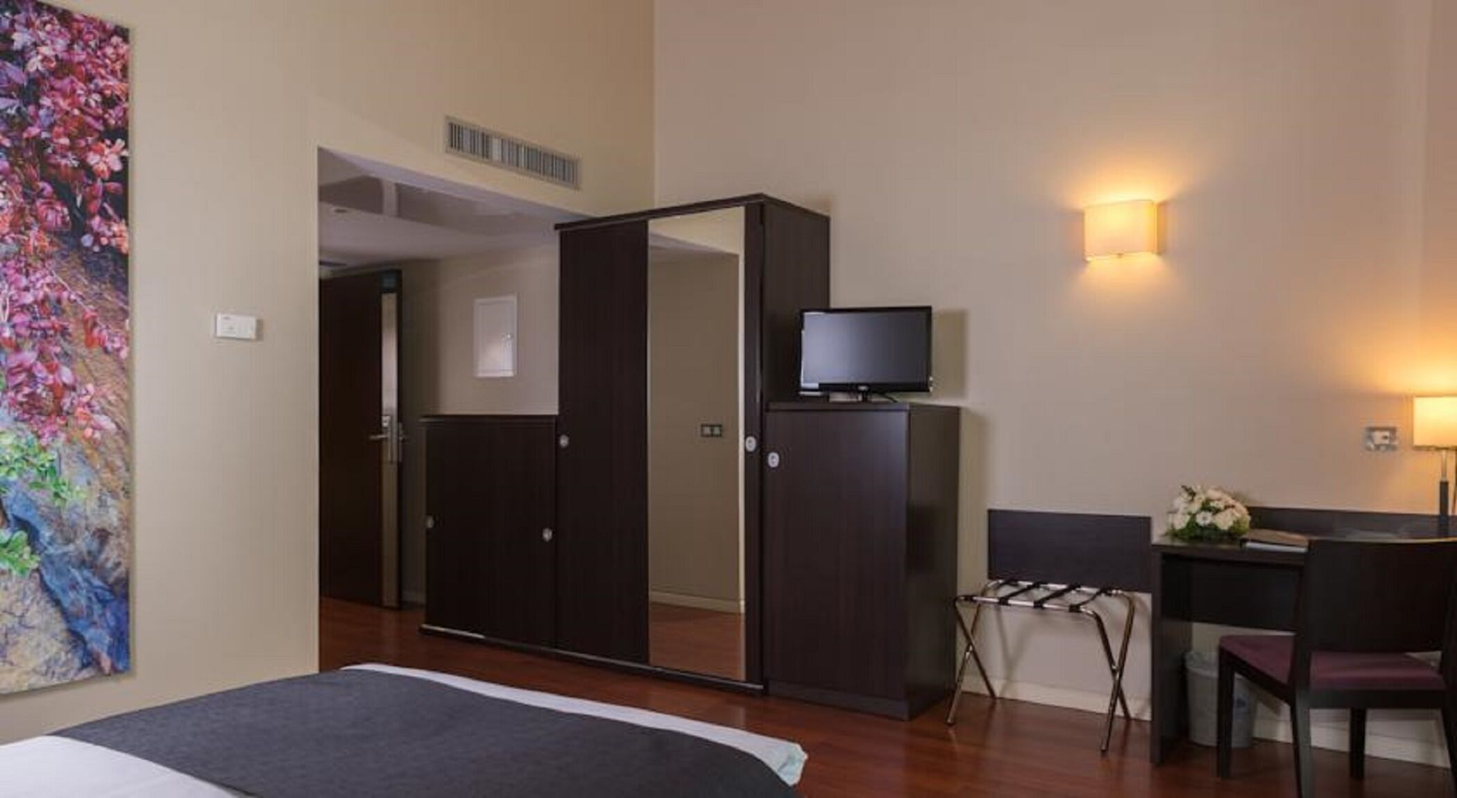 Premium bedding, Tempur-Pedic beds, minibar, in-room safe