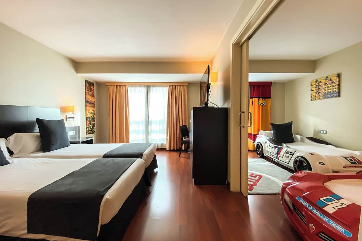 family room, 2 adults and 2 children | 1 bedroom, premium bedding, tempur-pedic beds, minibar