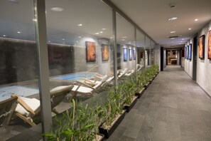 Sauna seca, banheira de hidromassagem, banho turco/hammam, massagens