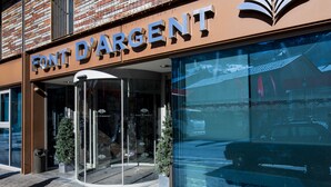 A storefront with the sign 'FONT D'ARGENT'. - Hotel Font d'Argent Canillo (Canillo)