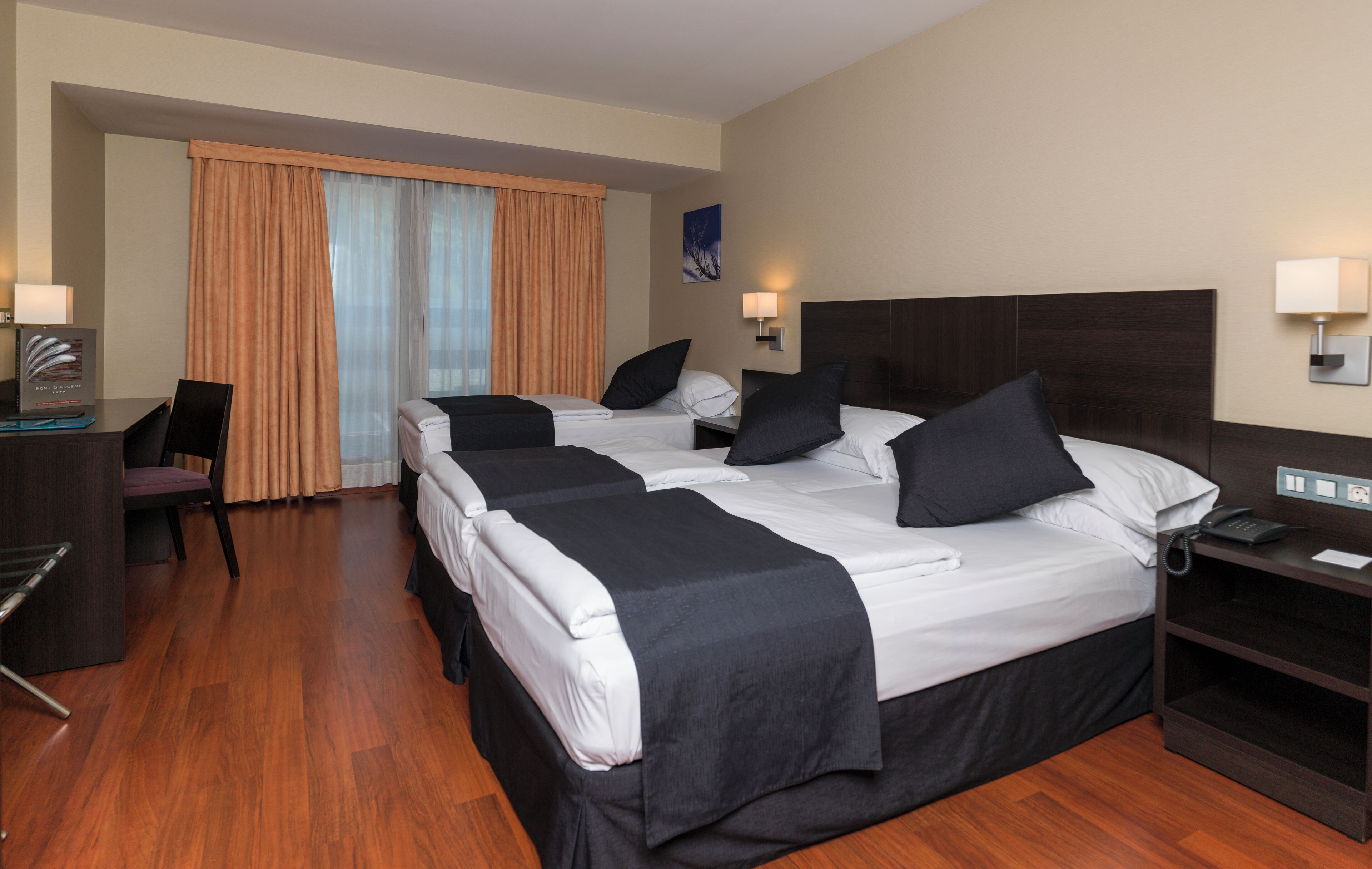 Premium bedding, Tempur-Pedic beds, minibar, in-room safe
