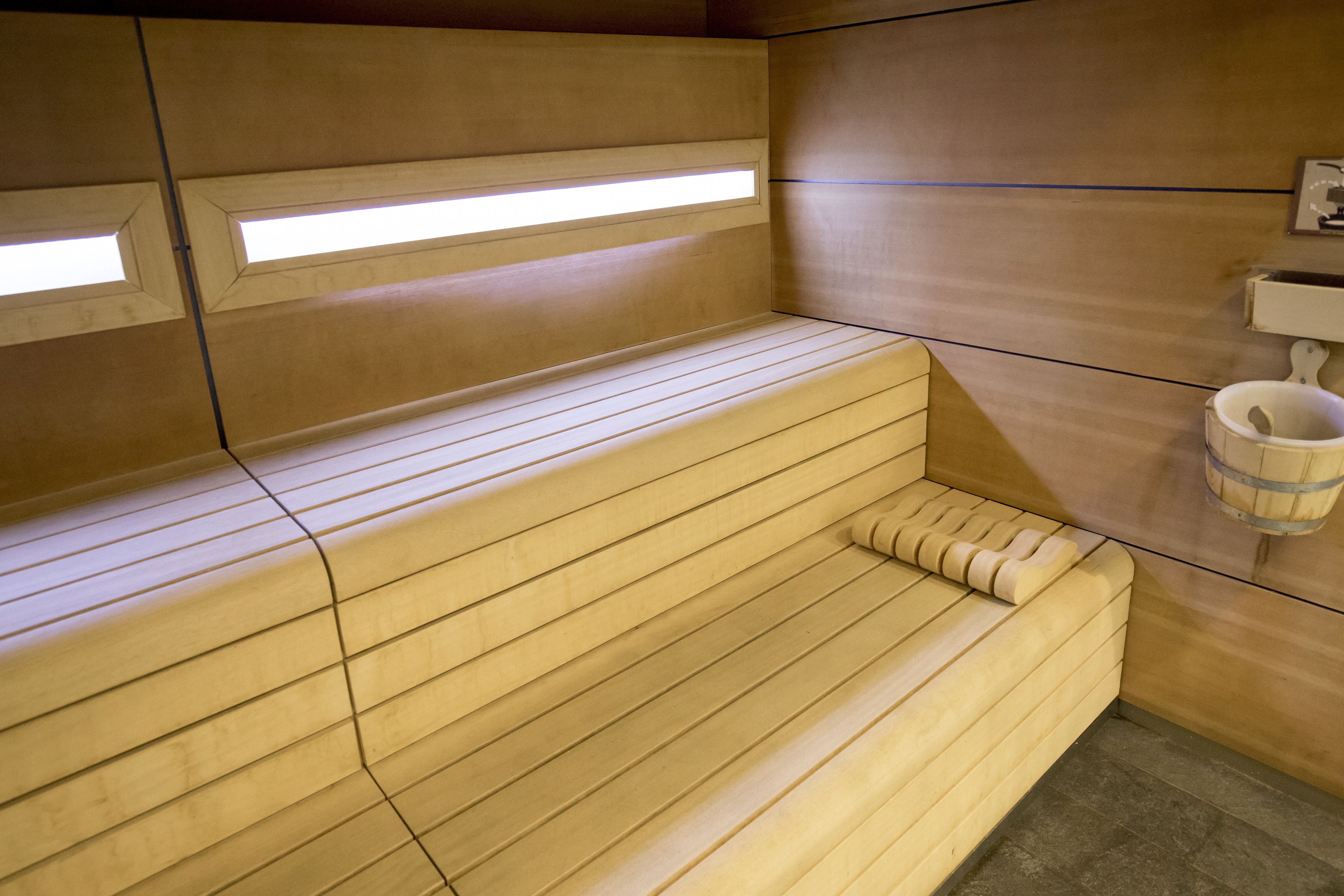 sauna, hot tub, turkish bath/hammam, massages