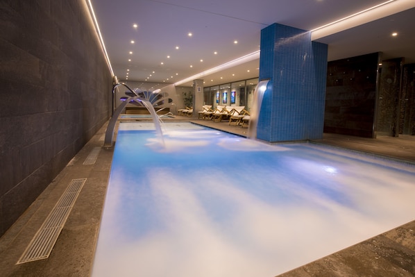Indoor pool, pool loungers