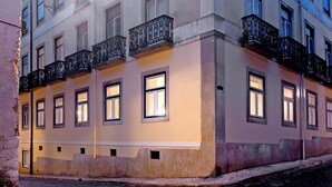 Fassade der Unterkunft – Abend/Nacht
