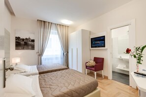 標準雙人或雙床房 (Breakfast at Navona Street Hotel) | 1 間臥室、迷你吧、客房內保險箱、書桌