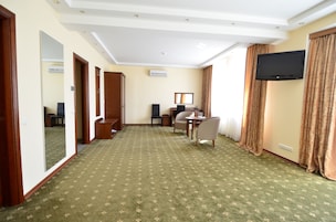 Suite | Premium bedding, minibar, in-room safe, desk