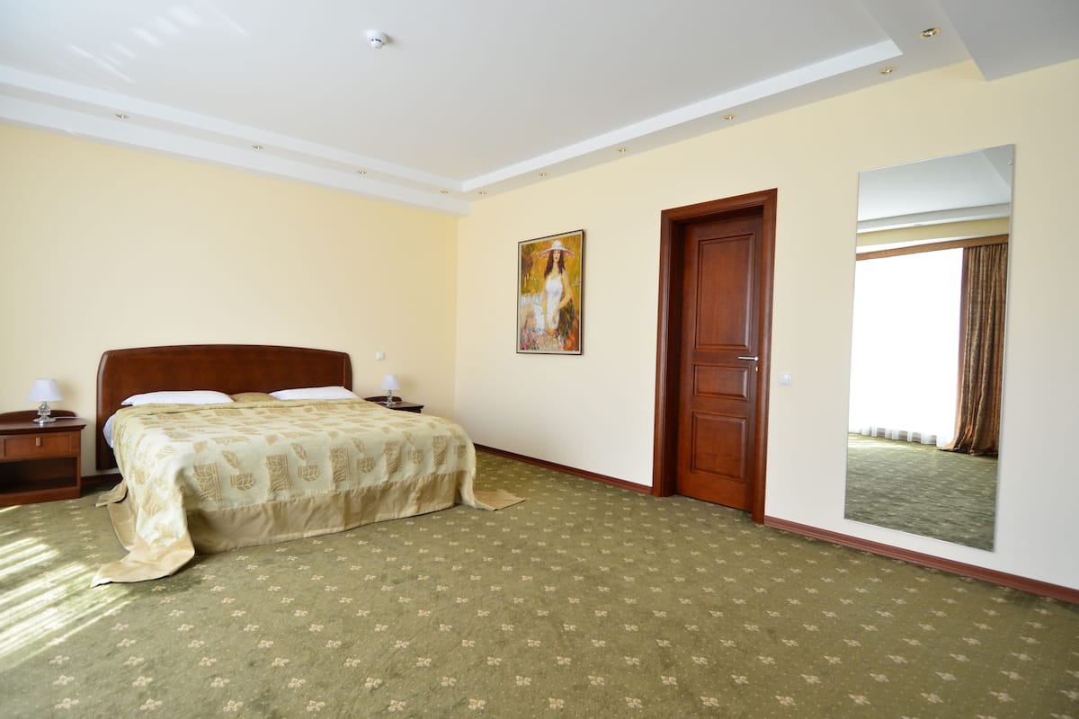 1 Schlafzimmer, hochwertige Bettwaren, Minibar, Zimmersafe