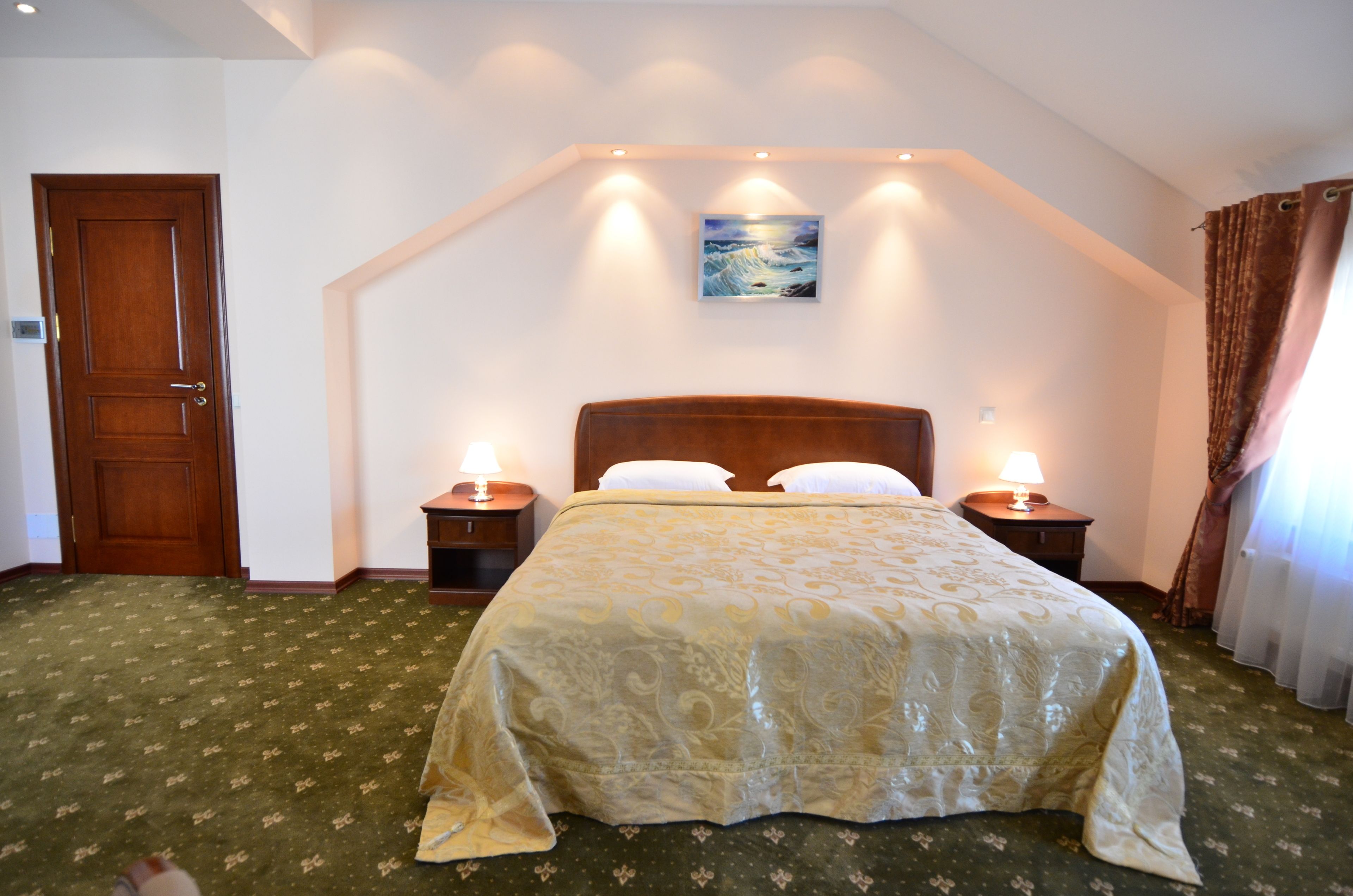 Premium bedding, minibar, in-room safe, desk