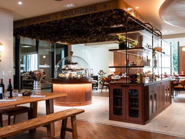 Lunch and dinner served, French cuisine - Hotel Mercure Villefranche-sur-Saone (Villefranche-sur-Saône)