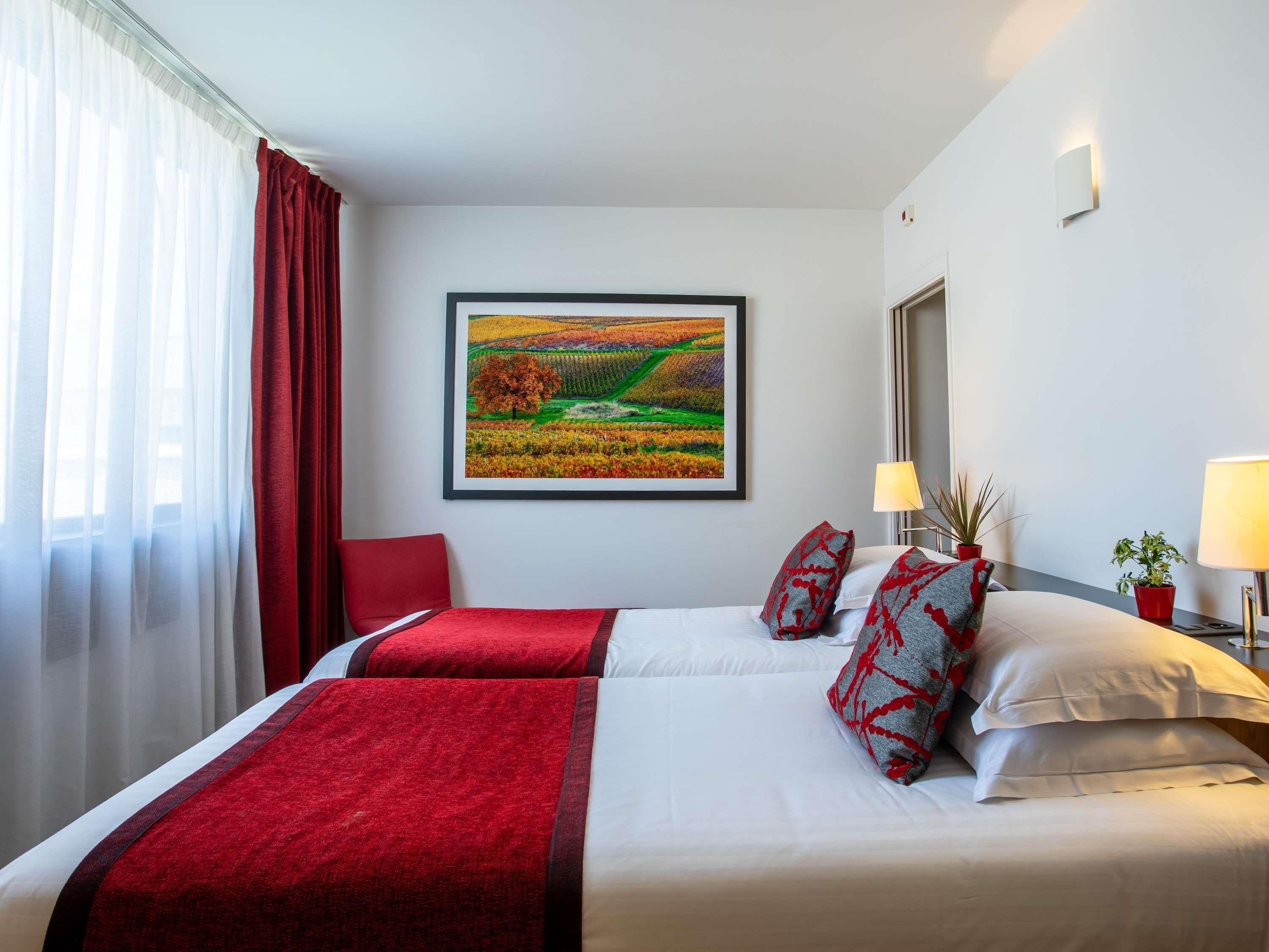 Superior-Zweibettzimmer, 2 Einzelbetten | Hochwertige Bettwaren, Zimmersafe, Schreibtisch, Verdunkelungsvorhänge