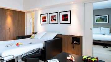 Suite superior, 1 cama matrimonial y sofá cama | Ropa de cama de alta calidad y caja de seguridad en la habitación