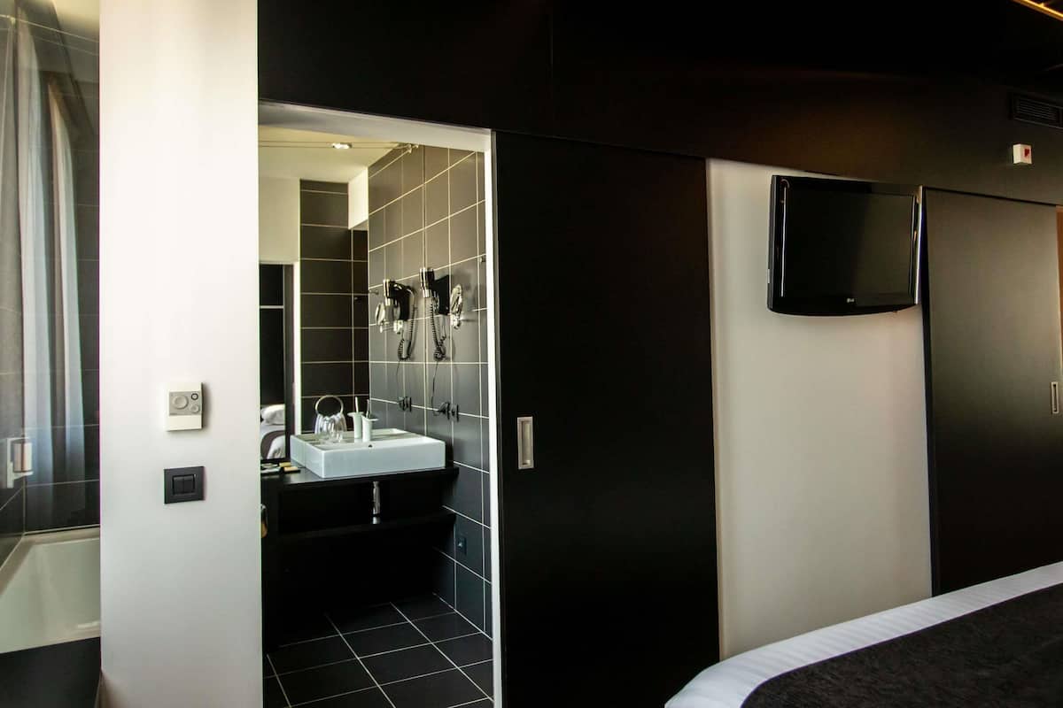 Junior Suite, 1 King Bed with Sofa bed