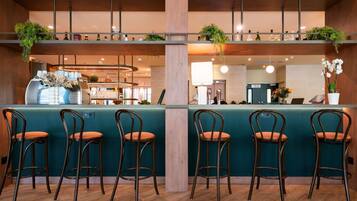 Lunch and dinner served, French cuisine