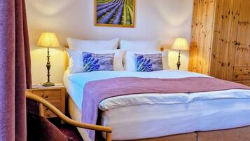 Standard Double Room | Hypo-allergenic bedding, minibar, individually decorated