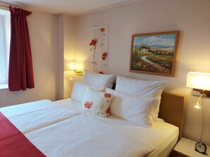 Standard Double Room | Hypo-allergenic bedding, minibar, individually decorated - L' Auberge Gutshof (Bischofswerda)