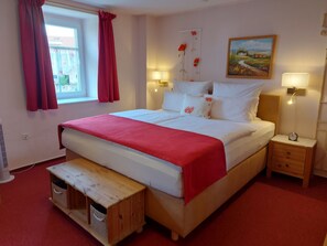 Dobbeltrom – standard | Allergitestet sengetøy, minibar og individuelt dekorert