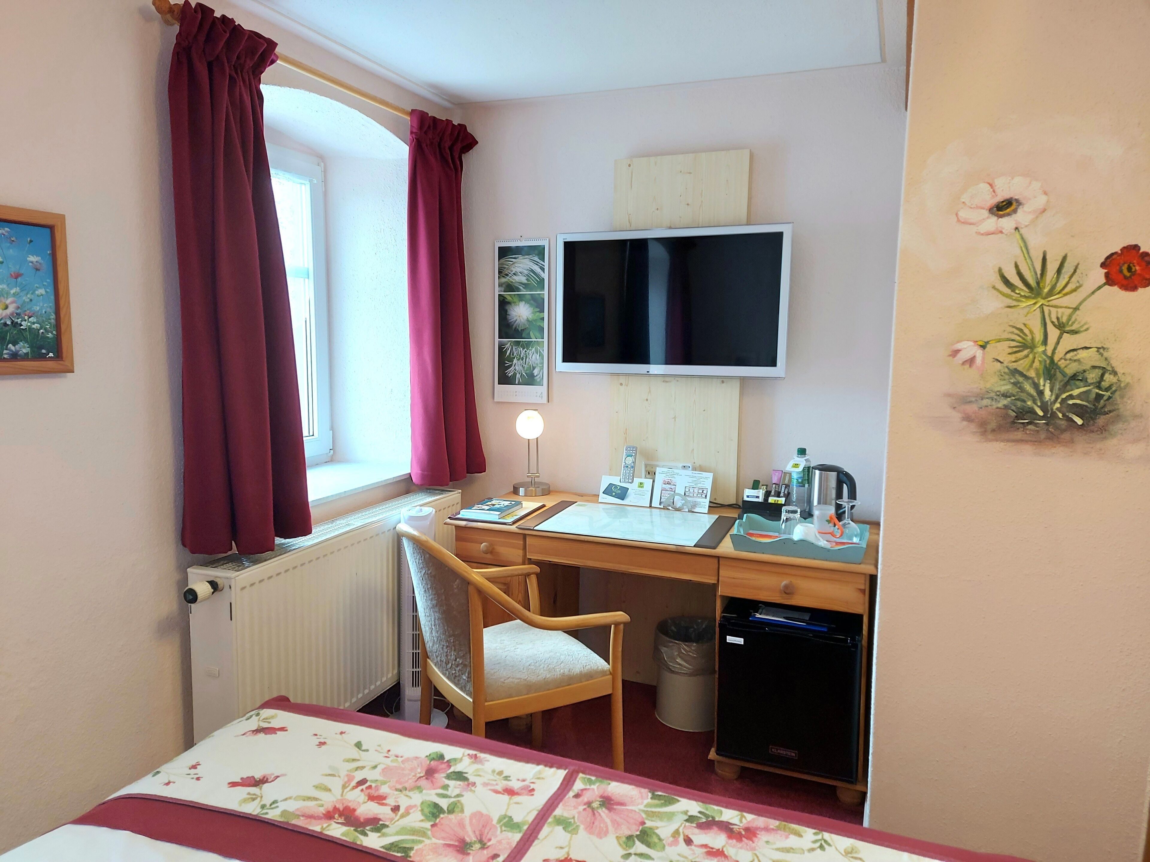 comfort single room, 1 double bed | 1 bedroom, hypo-allergenic bedding, minibar, individually decorated