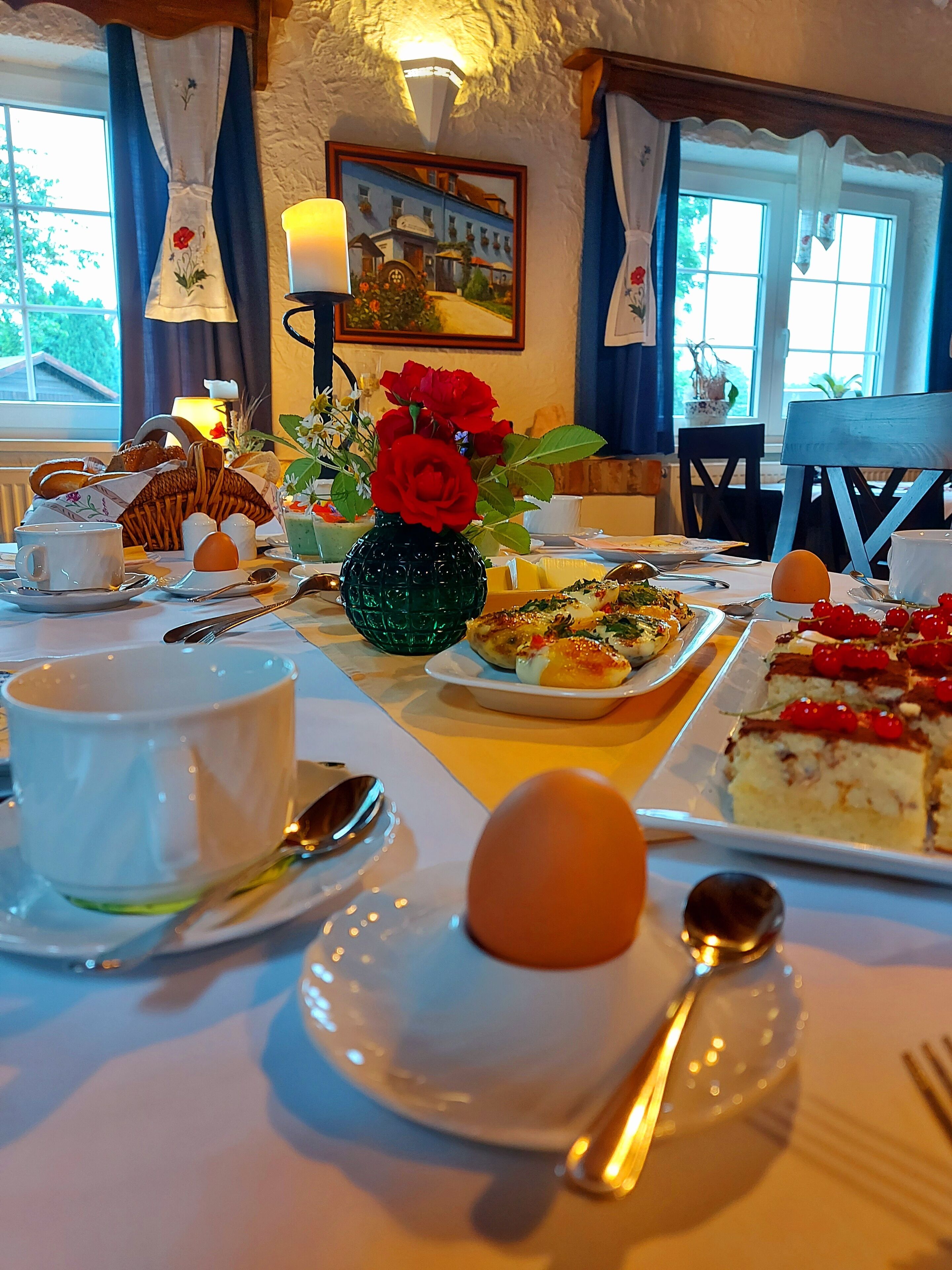 daily full breakfast (eur 15 per person)