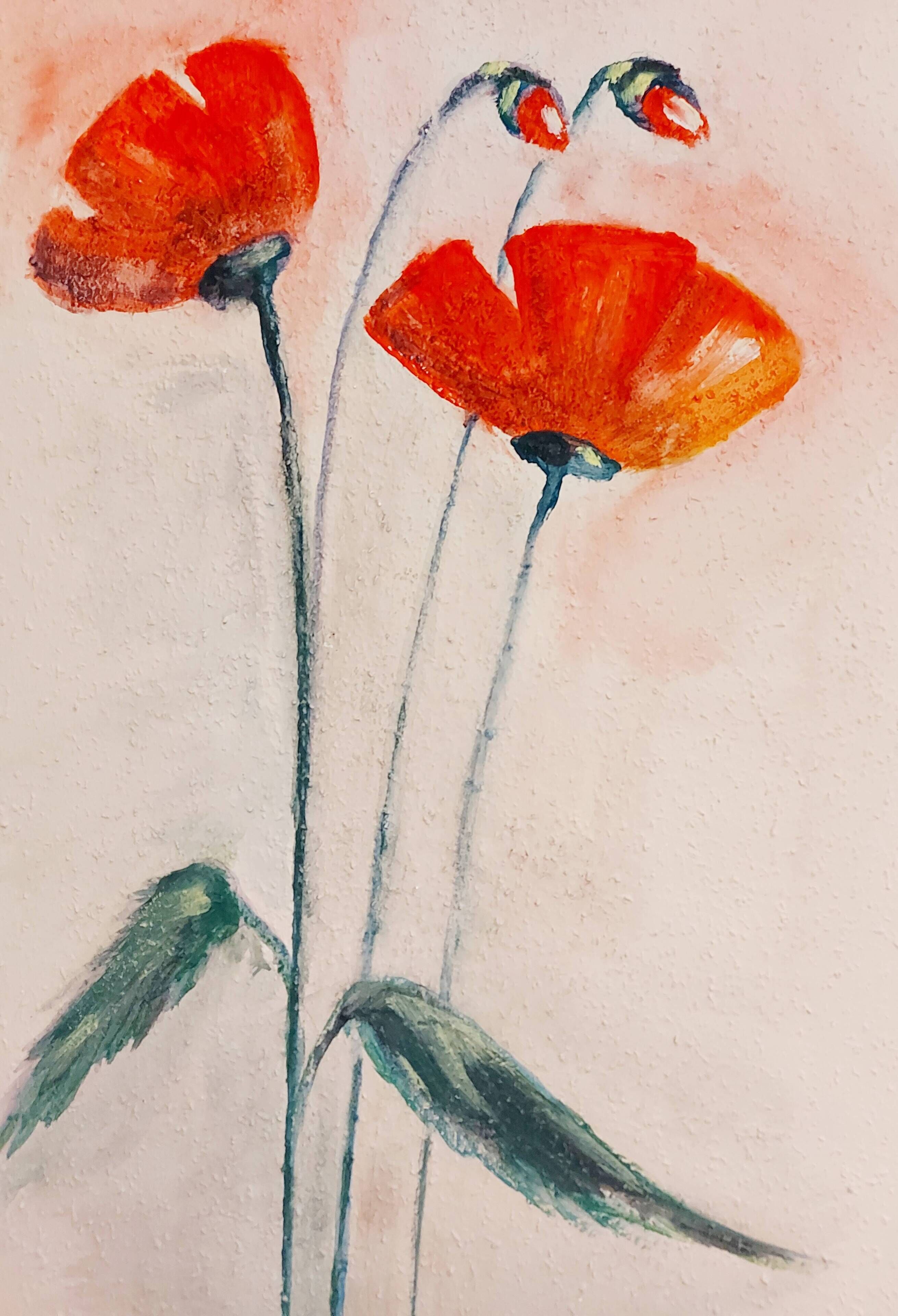 Una pintura de flores rojas con hojas verdes y un pájaro.