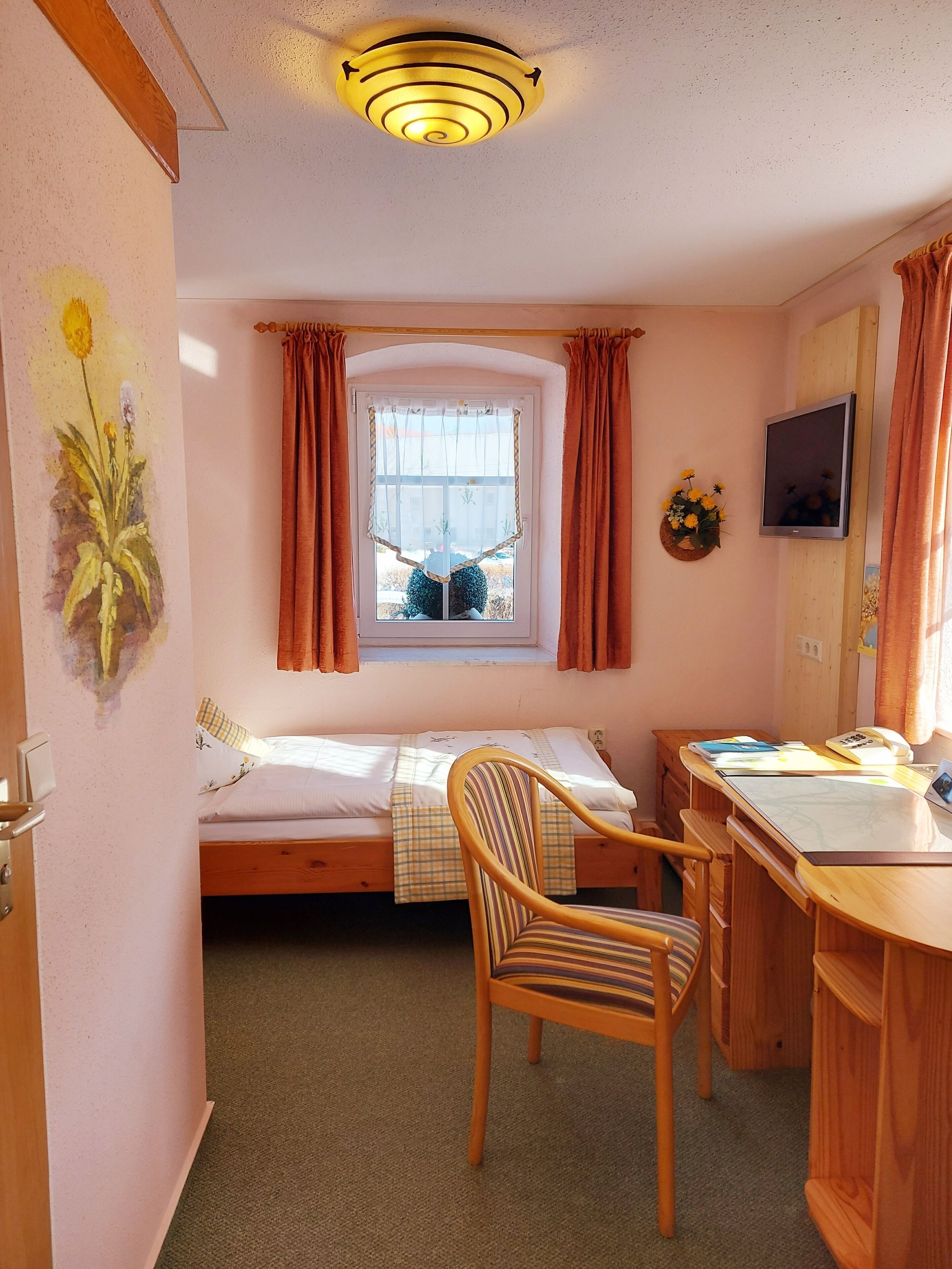 Hypo-allergenic bedding, minibar, individually decorated