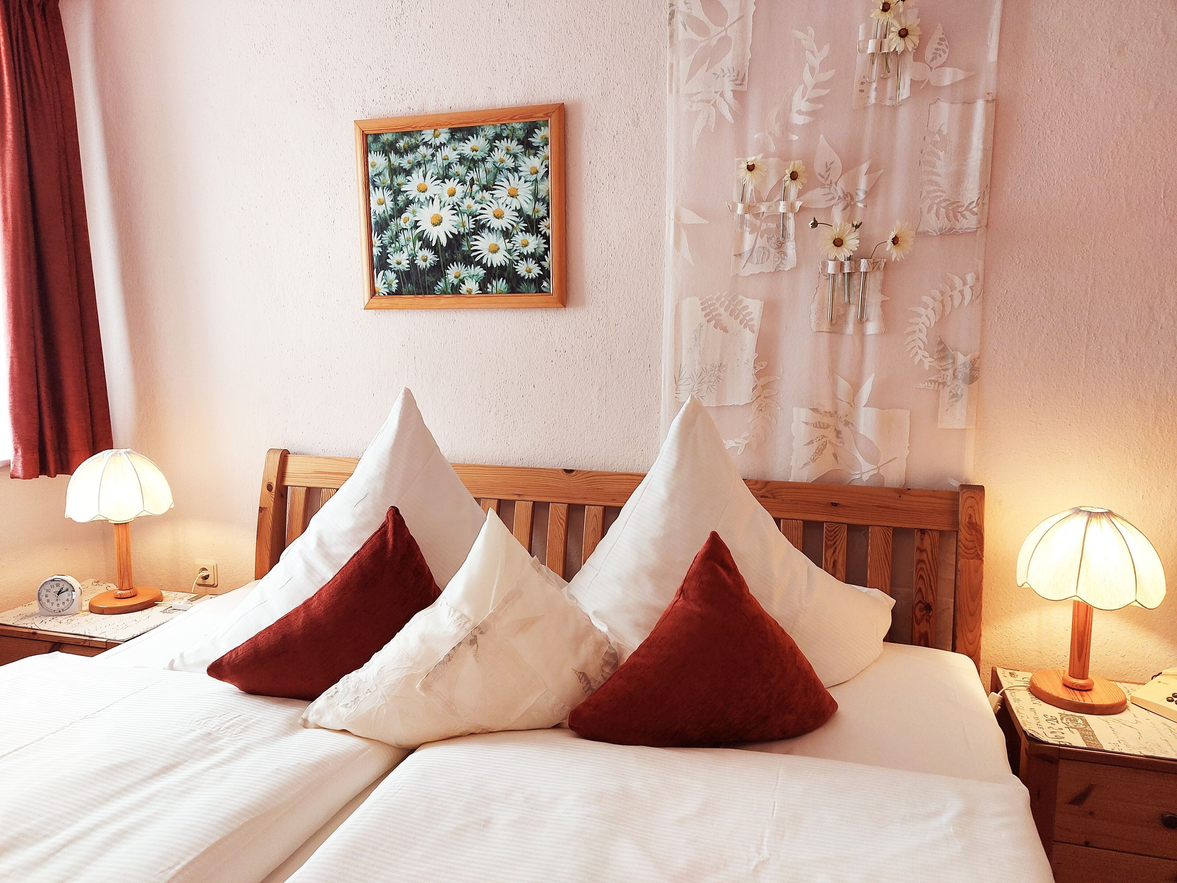 Hypo-allergenic bedding, minibar, individually decorated