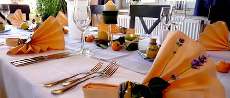 Dinner served, French cuisine, alfresco dining