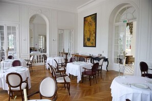 Lunch and dinner served, French cuisine