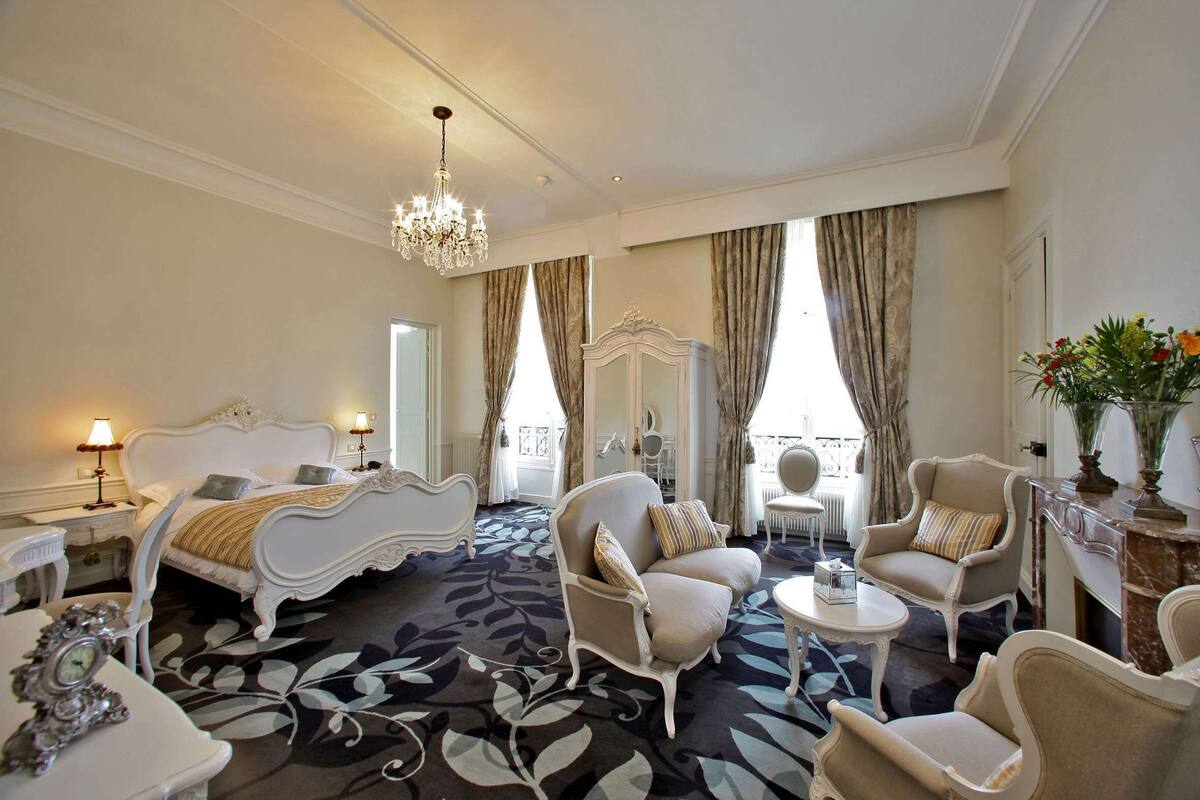 minibar, in-room safe, desk, blackout curtains