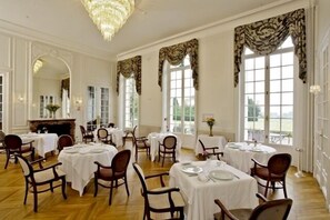 Daily buffet breakfast (EUR 15 per person)