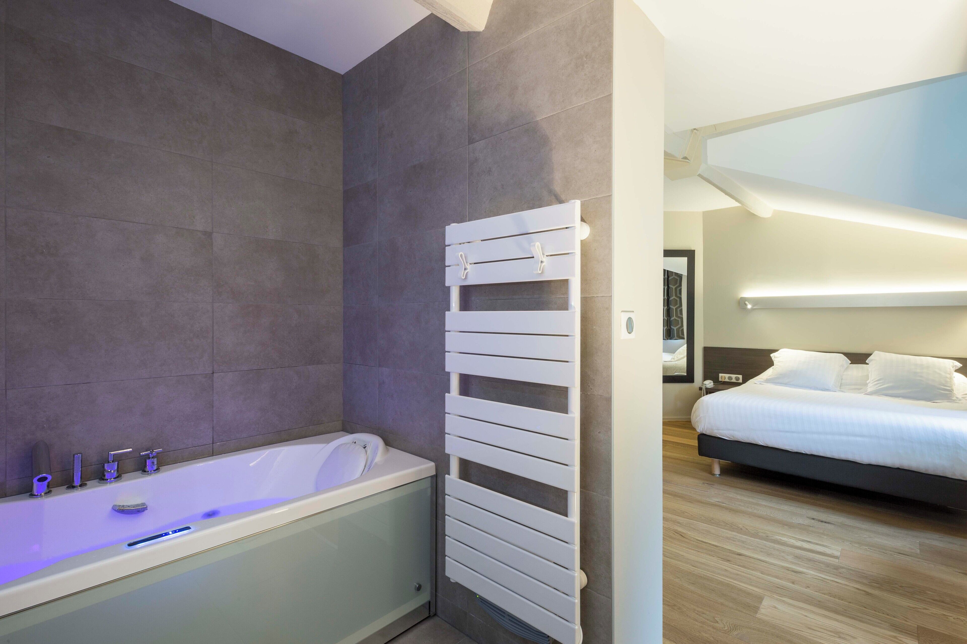 deluxe double room, bathtub | bathroom | designer toiletries, hair dryer, towels