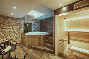 Sauna, hot tub, massages