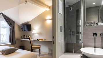 Prestige Double Room | Roupas de cama premium, individualmente decorados, escrivaninha