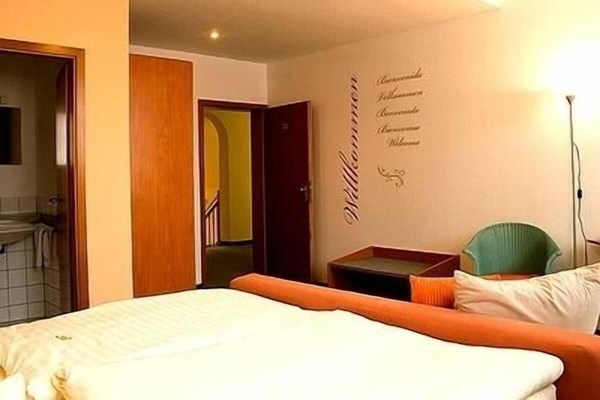 Rollaway beds (surcharge), WiFi (free), bed sheets