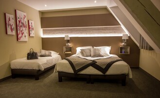 Escrivaninha, quartos à prova de som, Wi-Fi de cortesia, roupa de cama