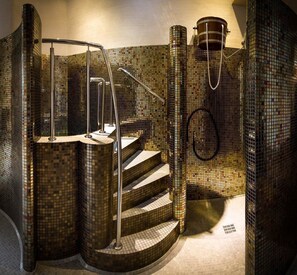 Couples treatment room(s), sauna, steam room, body treatments