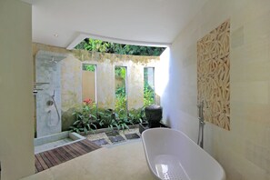 Elite Villa, 3 Bedrooms, Private Pool | Deep soaking bathtub - Villa Amrita (Tegallalang)