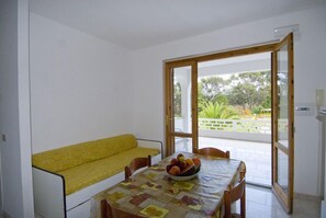 1 cama doble y 1 sofá cama | Sala de estar