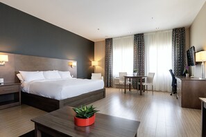 Suite, Style Studio-loft, 1 Lit King, Coin Salon, Divan Lit