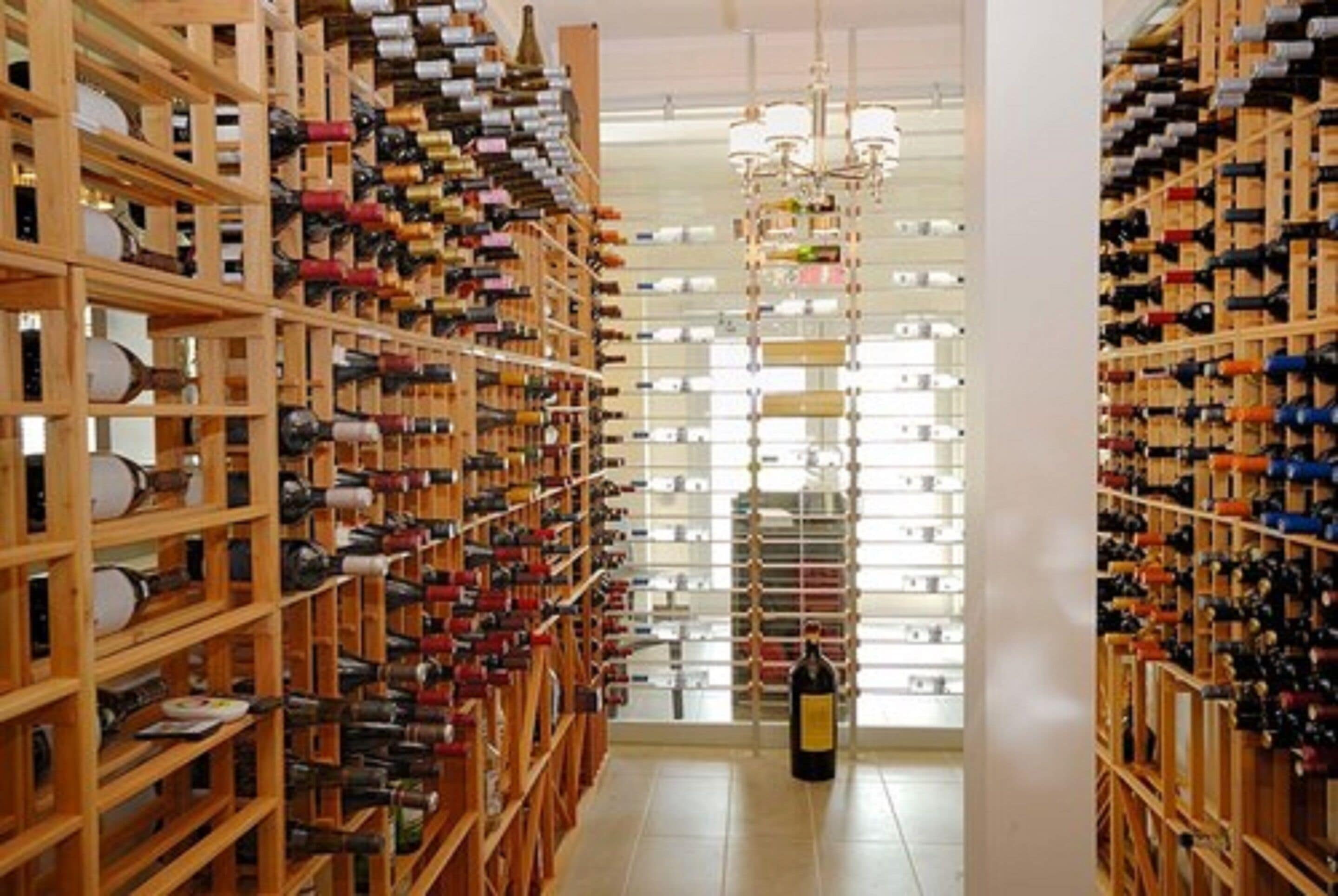 breakfast, lunch and dinner served