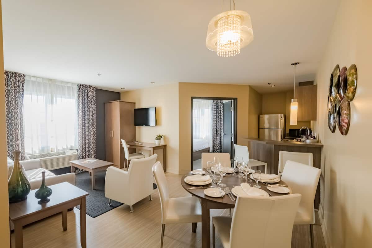 Executive Apartment, 1 Bedroom, Kitchenette | Premium bedding, minibar, desk, laptop workspace