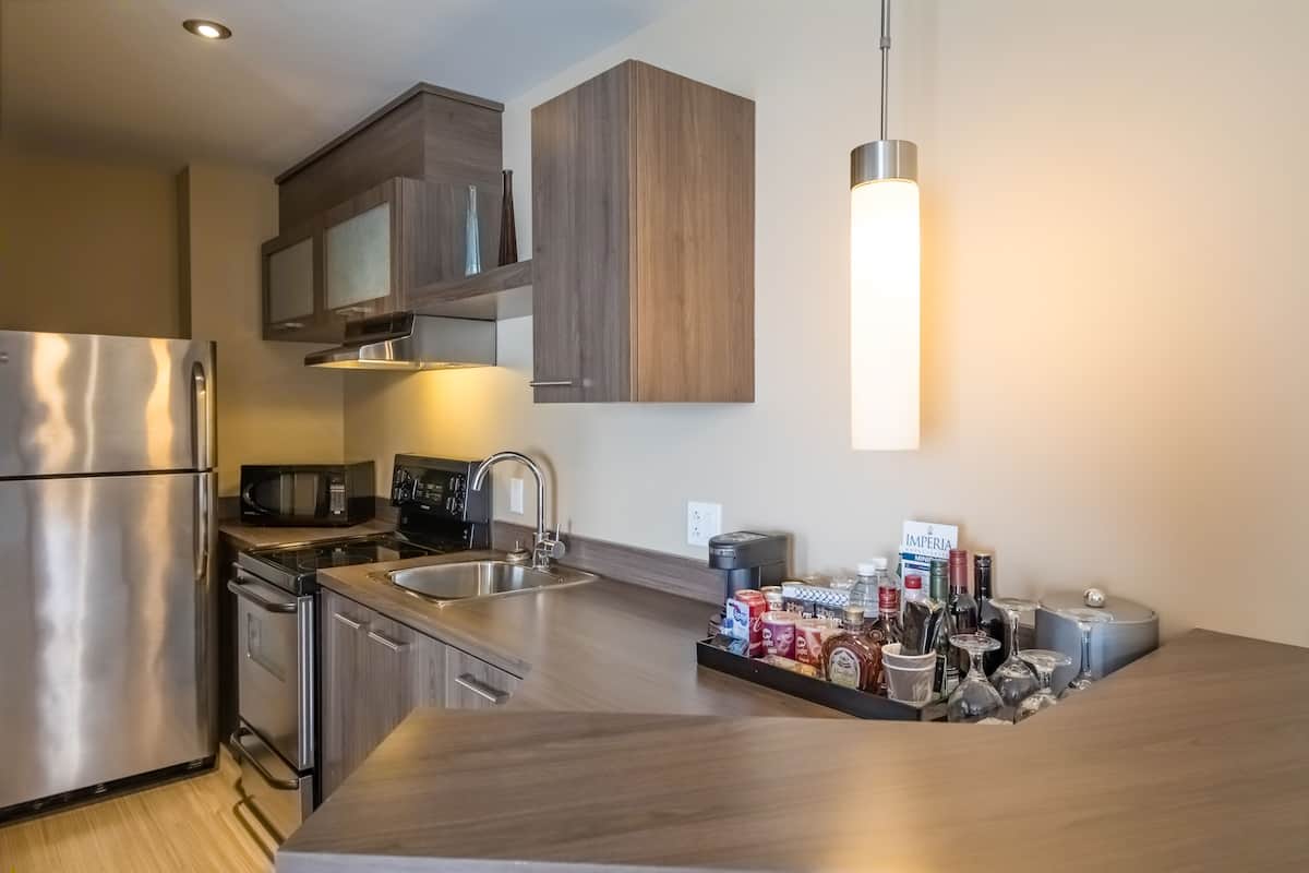 executive apartment, 1 bedroom, kitchenette | private kitchen | coffee/tea maker
