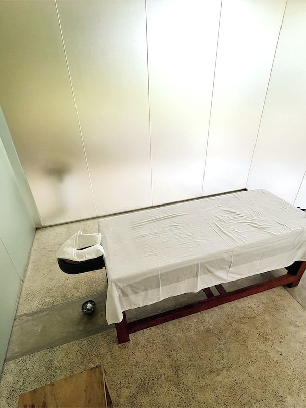 Couples treatment room(s), deep-tissue massages, facials