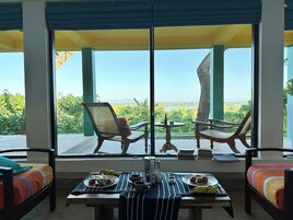 Caja de seguridad en la habitación y decoración personalizada 