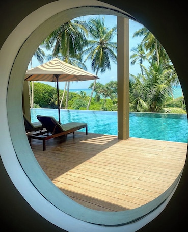 2 outdoor pools, sun loungers