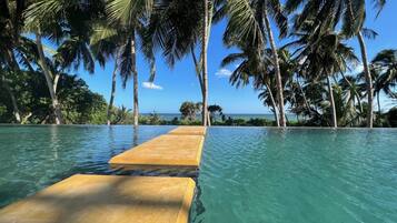 2 piscinas al aire libre, sillones reclinables de piscina