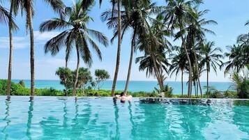 2 outdoor pools, sun loungers