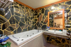 Superior Double or Twin Room, Jetted Tub | Bilik Mandi | Gabungan pancuran/tab mandi, tab mandi berpancutan 